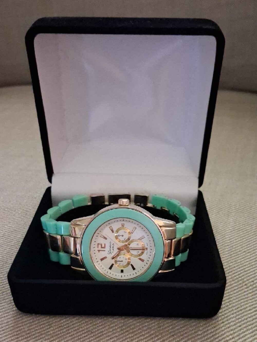 Geneva Mint Green and Gold Women's Bracelet Watch - Picture 4 of 6